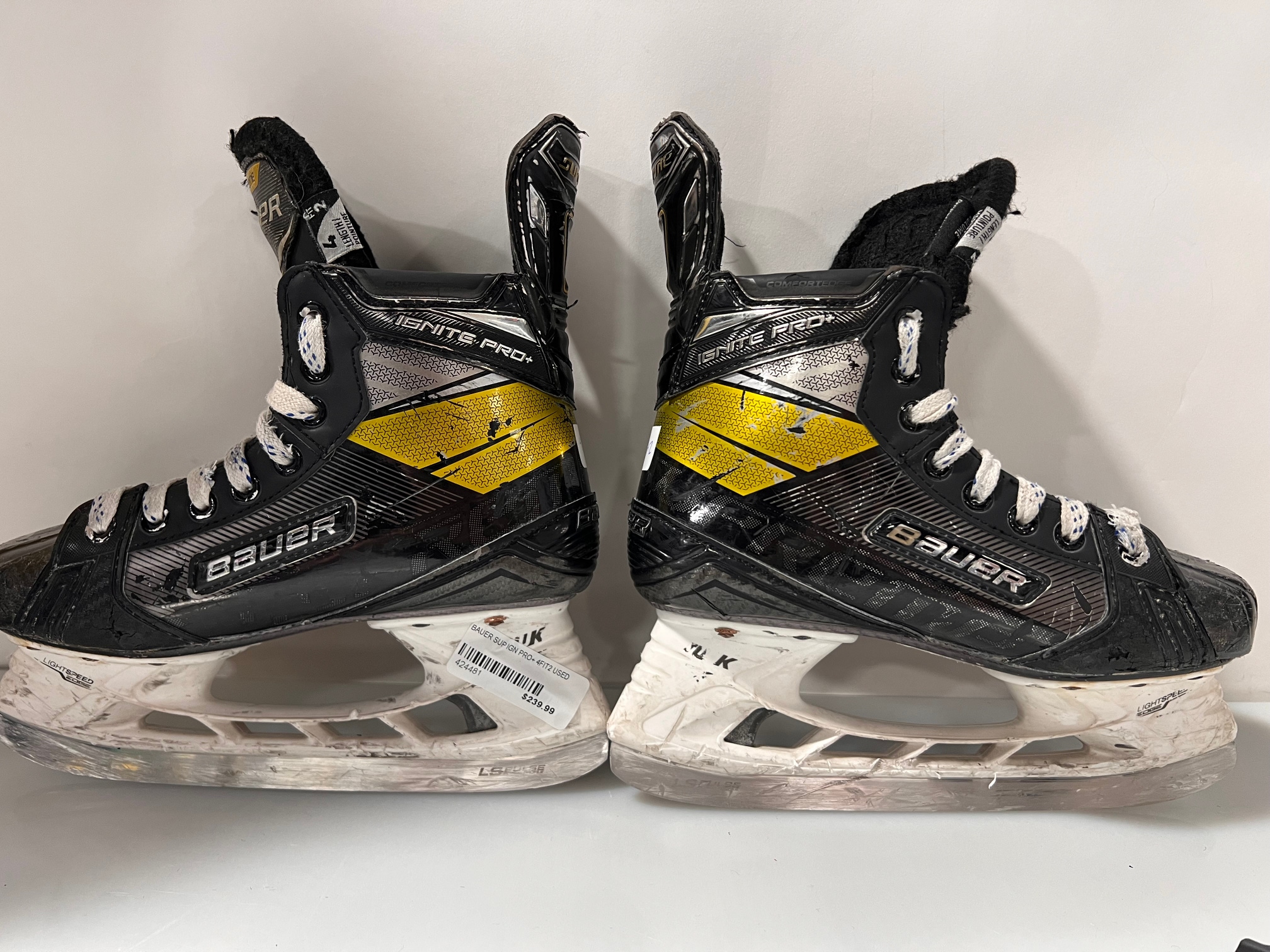 Intermediate Used Bauer Supreme Ignite Pro+ Hockey Skates Size 4