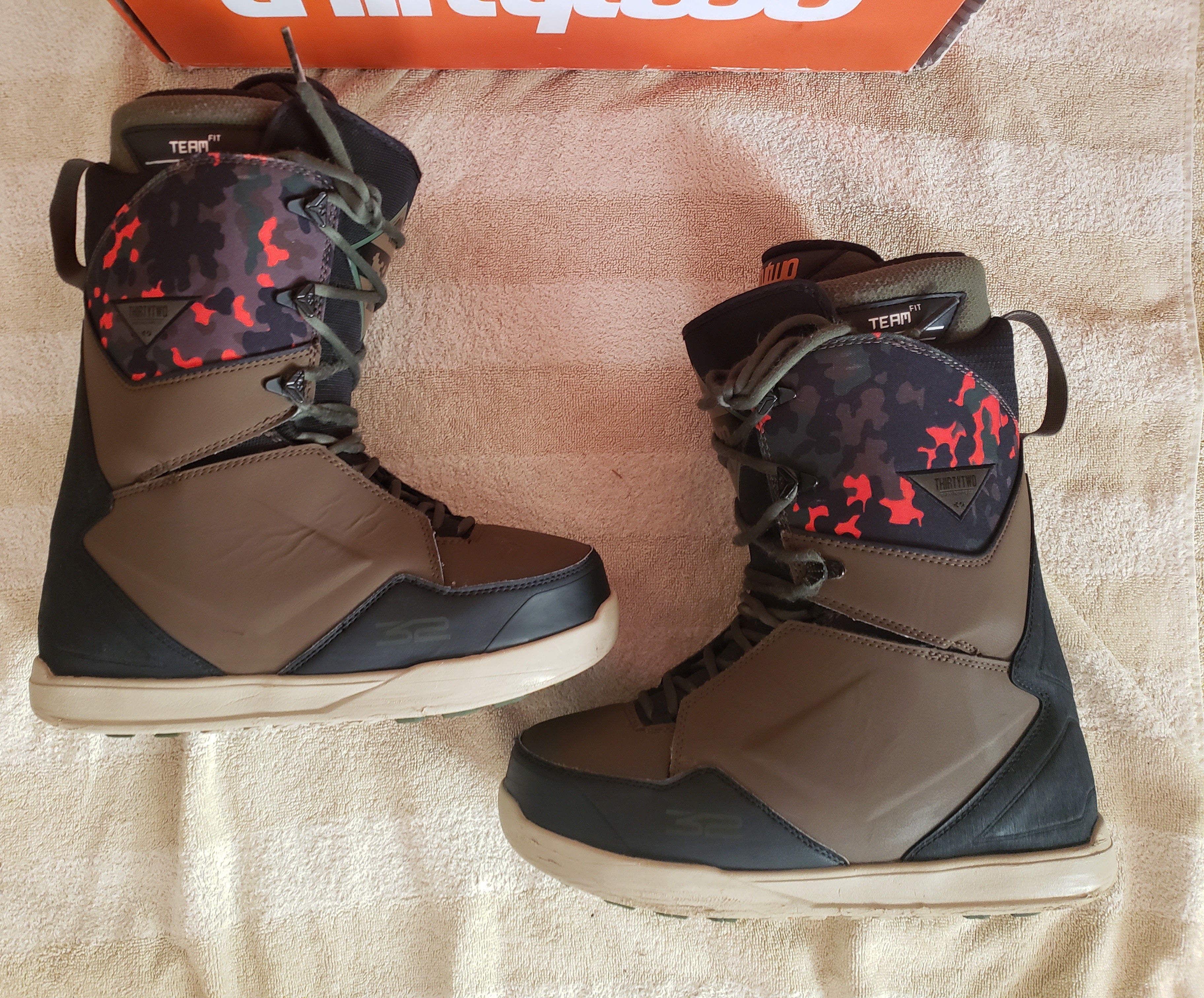 MENS 10.5 SNOWBOARD BOOTS THIRTYTWO LASHED BRADSHAW *PRE-OWNED