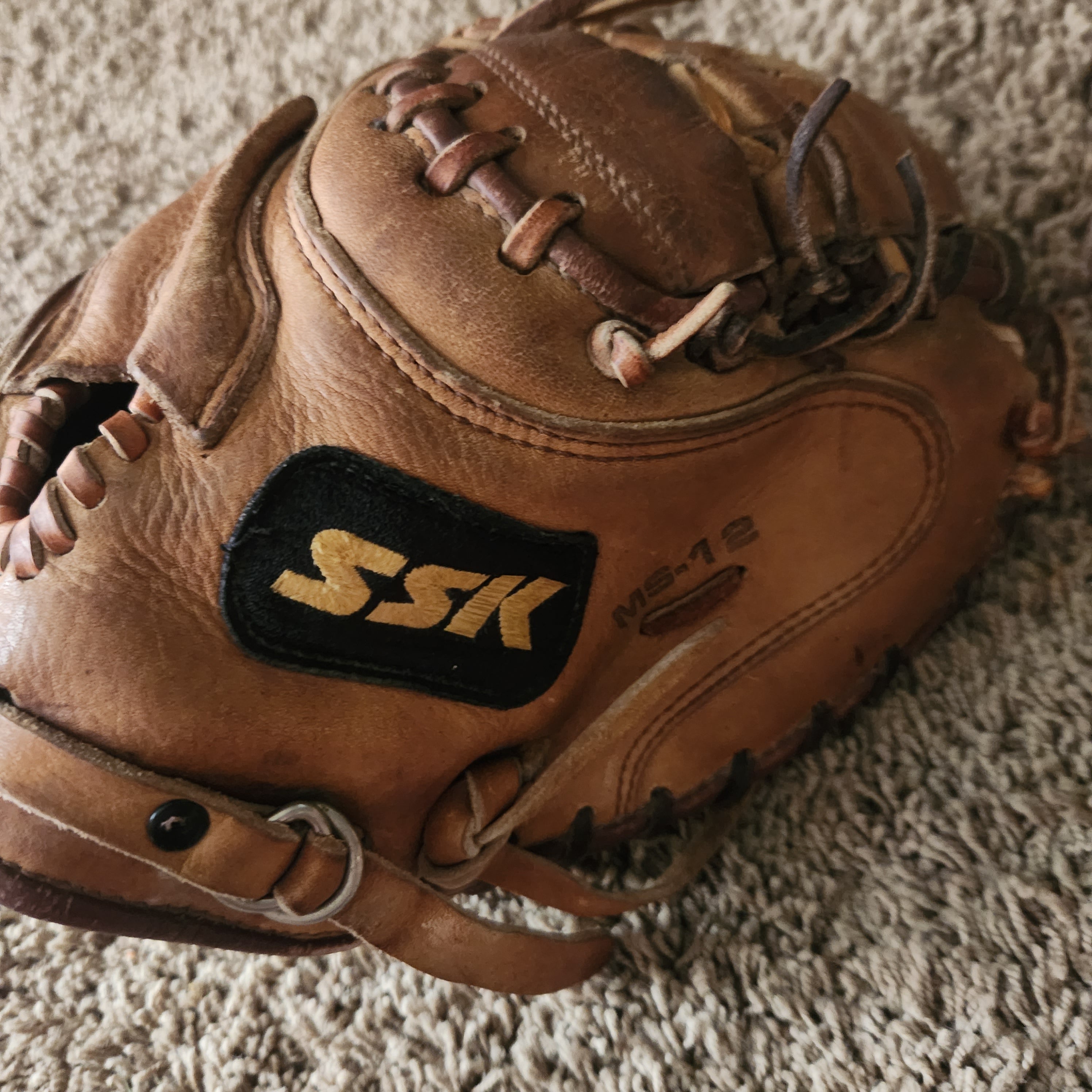 SSK Right Hand Throw Medal Plus Catcher's Glove 32.5