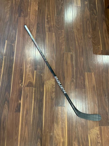 Junior Left Hand P29  Vapor Hyperlite Hockey Stick
