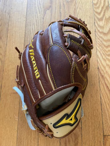 New never used Mizuno Classic Pro soft baseball glove 11.25 GCP41S