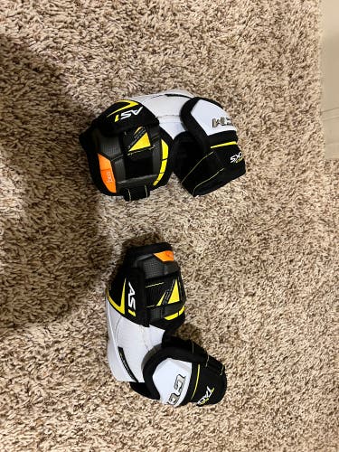 Used Medium CCM  Super Tacks AS1 Elbow Pads
