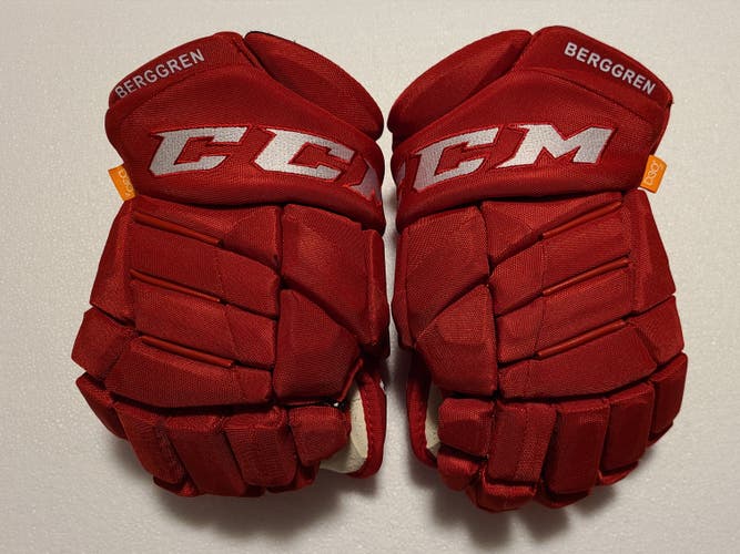CCM HGPJS Detroit Red Wings Jetspeed Pro Gloves 13" Pro Stock