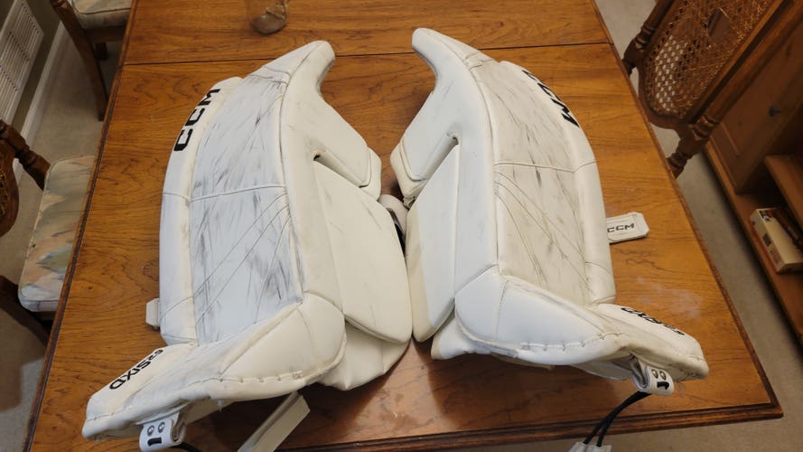 Used 32" CCM Axis 2.9 Goalie Leg Pads