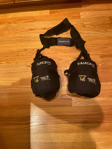 Vaughn V6 2200 knee pads