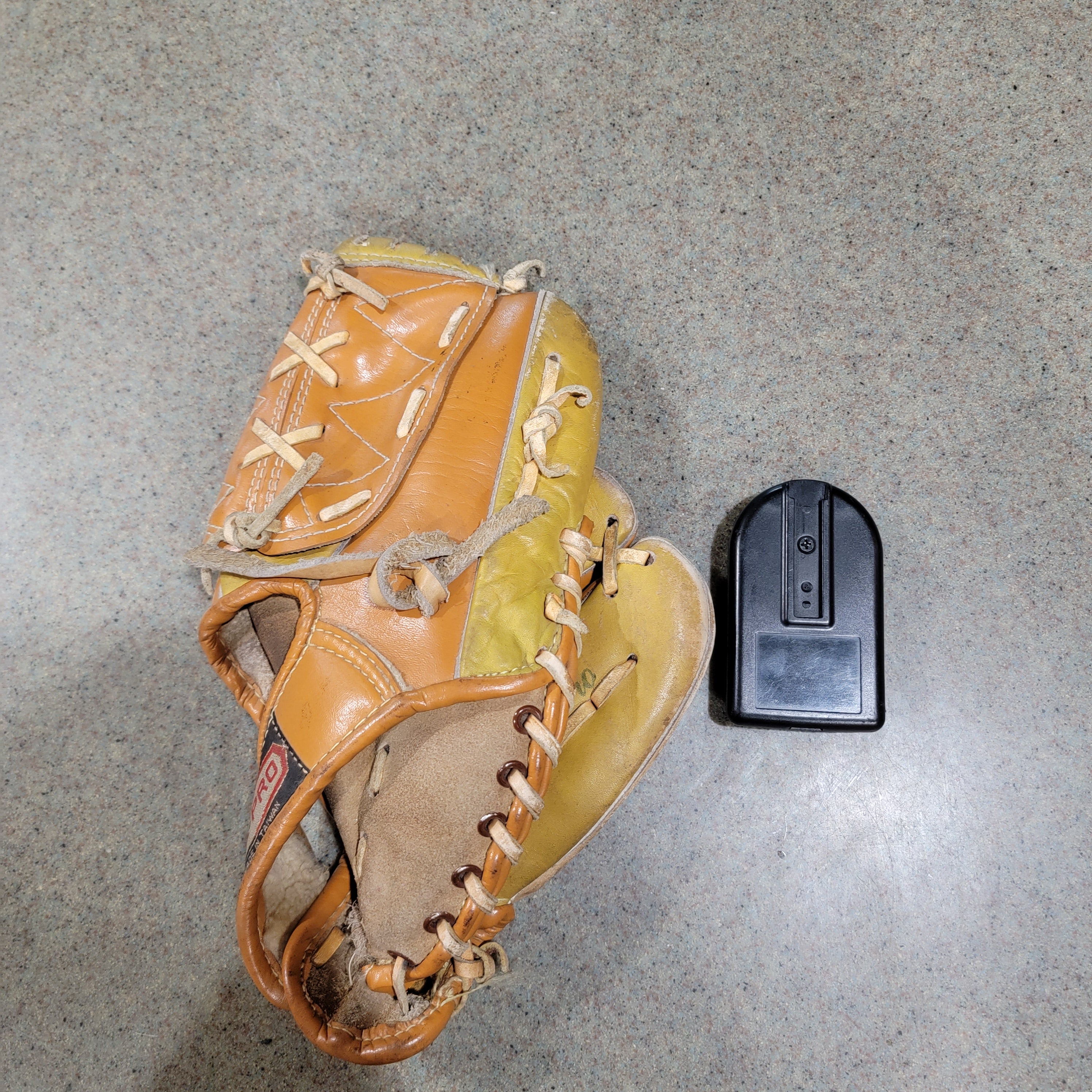 Used Easton Jose Ramirez Right-Hand Throw Baseball Glove (10.5)