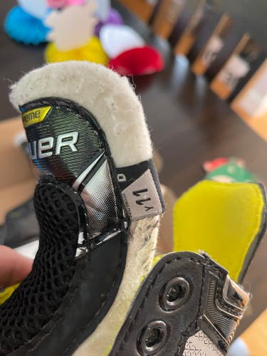 Used Bauer Regular Width Size 11 Supreme 3S Hockey Skates