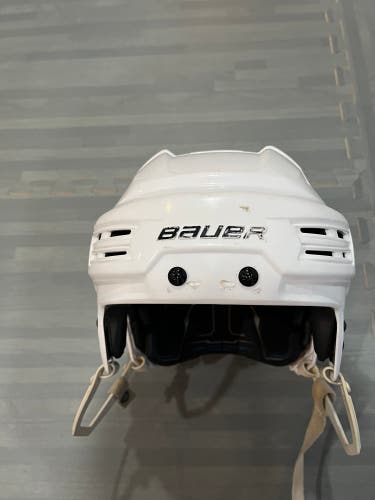 Used Large Bauer Re-Akt 200 Helmet White