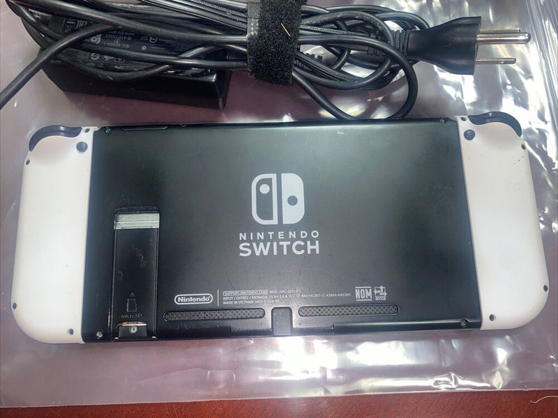 Nintendo HAC-001 32GB Switch Console - Black | SidelineSwap