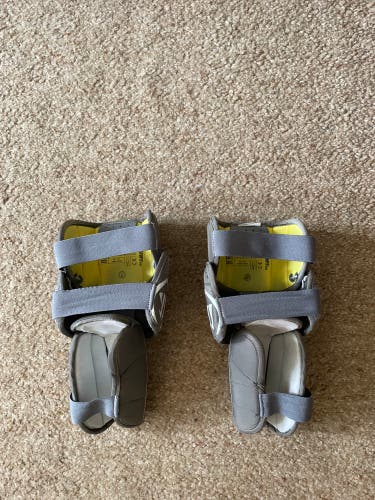 Warrior R/G4 knee pads