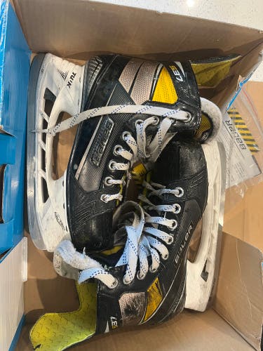 Used Bauer Size 4.5 Hockey Skates