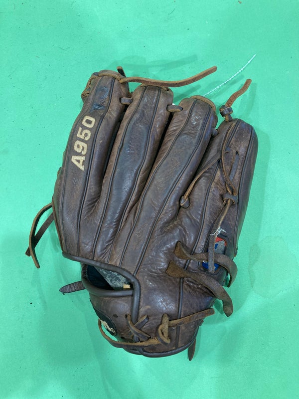 Used Wilson A950 Left Hand Throw Baseball Glove 11.75"