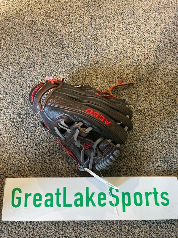 Used Wilson A550 Right Hand Throw Infield Baseball Glove 11.5
