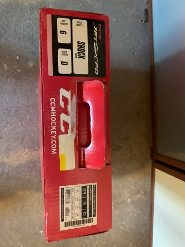 New CCM Regular Width Size 6 JetSpeed Shock Hockey Skates