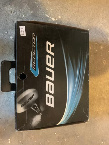 New Bauer Regular Width Size 7 Reactor 9000 Hockey Goalie Skates