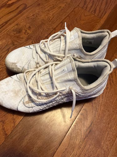 White Used Molded Cleats Low Top Huarache