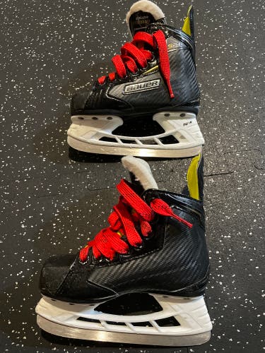 Used Bauer Regular Width Size 11 Supreme S27 Hockey Skates
