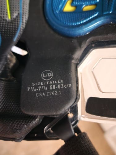 Used Large Bauer Re-Akt 150 Helmet