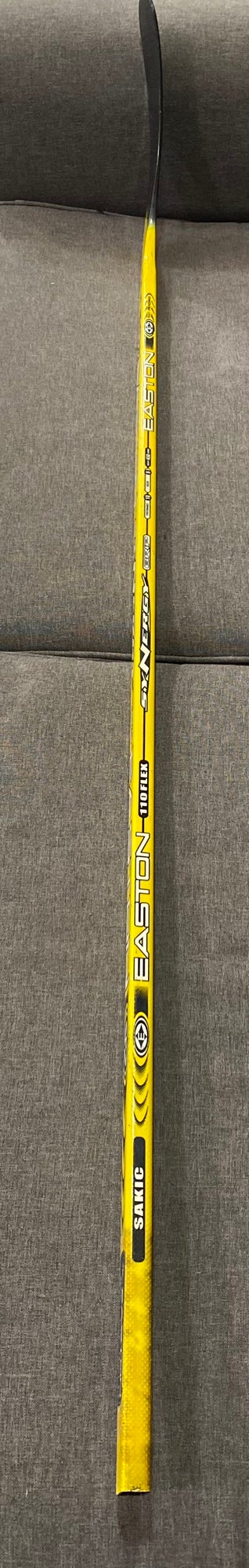 Senior Right Handed Synergy Grip Hockey Stick | SidelineSwap