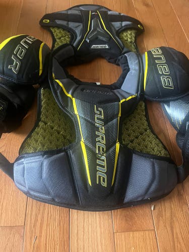 Bauer Supreme 1S shoulder pad Jr. Large