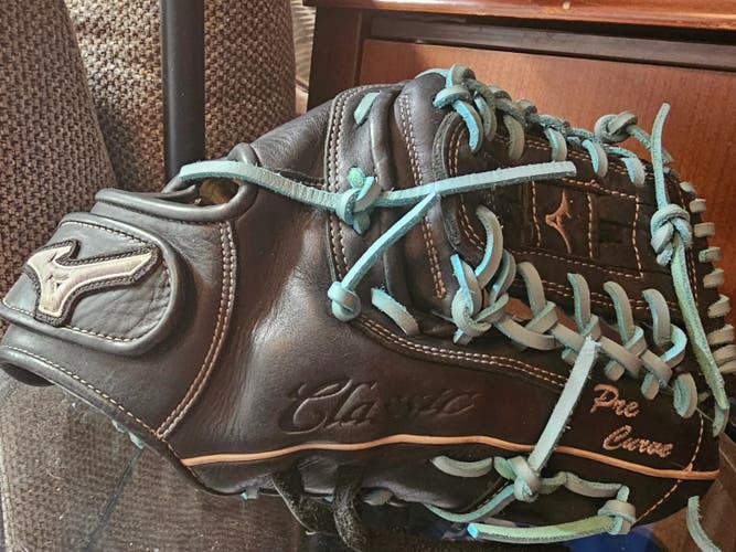 Used Right Hand Throw Mizuno Pitcher's Classic Pro Baseball Glove 12"