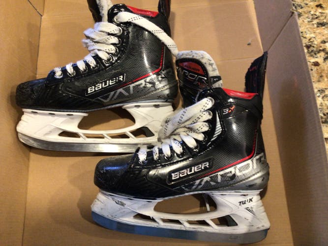 Youth Used Bauer Vapor 3X Hockey Skates Size 4