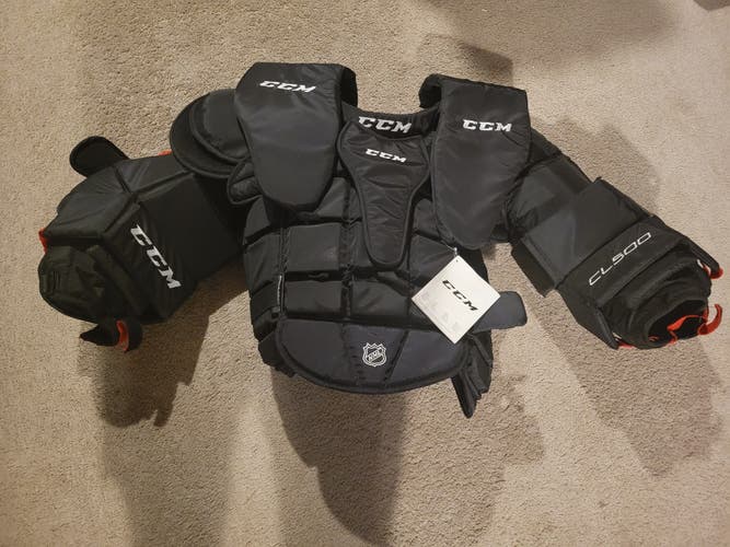 New Senior Medium CCM CL 500 Goalie Chest Protector