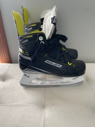 Used Bauer Regular Width Size 3.5 Supreme S35 Hockey Skates