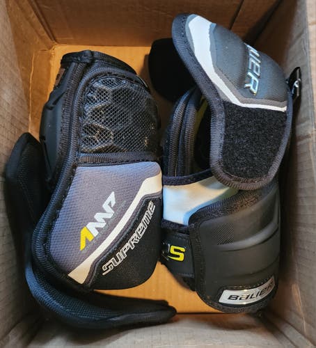 New Large Bauer Supreme 2S Elbow Pads - nwot