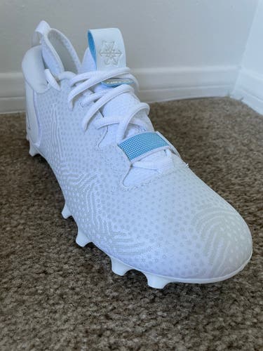 White New Men's Size 5.5 (Women's 6.5) Molded Cleats New Balance Mid Top