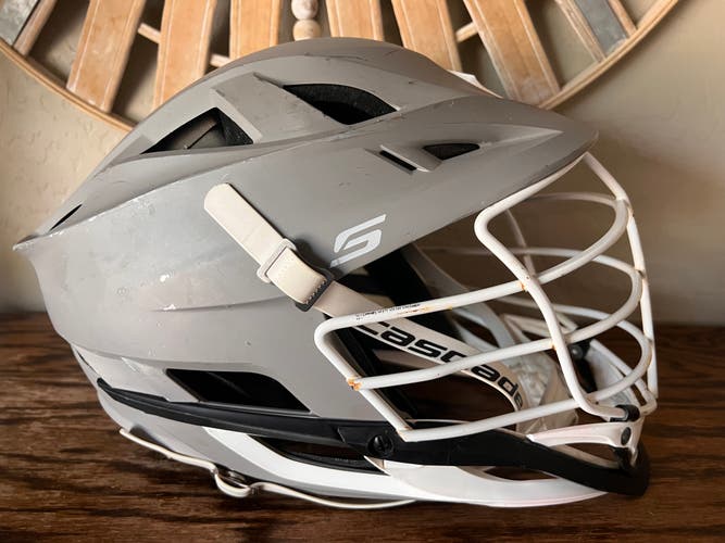 Used Player's Cascade S Helmet Matte Gray/White