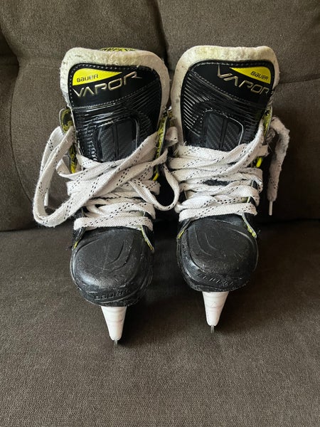 Junior Used Bauer Vapor 3X Hockey Skates Regular Width Size 1.5