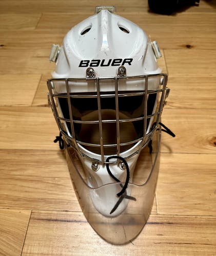 Bauer 940 Goalie helmet w/ dangler