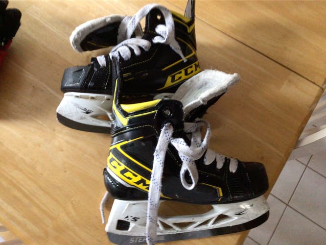 Used CCM Regular Width  Size 2.5 Hockey Skates
