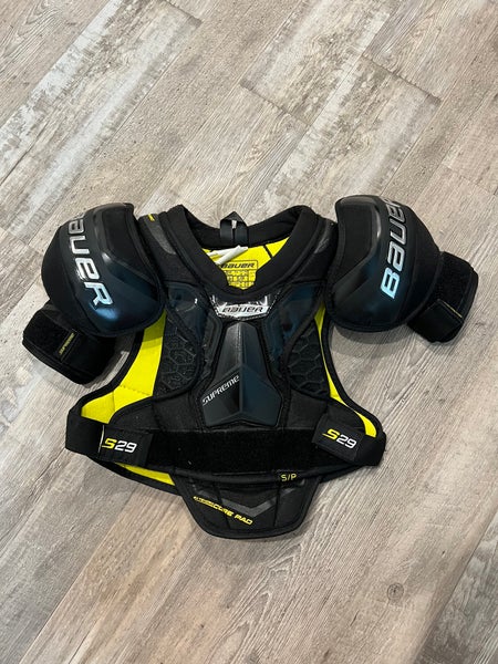 C3-2 Junior Used Small Bauer Supreme S29 Shoulder Pads Retail