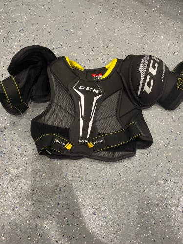 Used Medium CCM Tacks 9550 Shoulder Pads