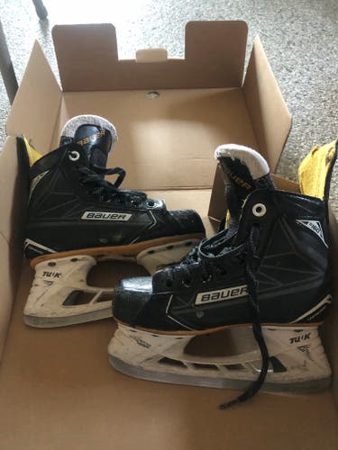 Youth Used Bauer Supreme S160 Hockey Skates Regular Width Size 1.5