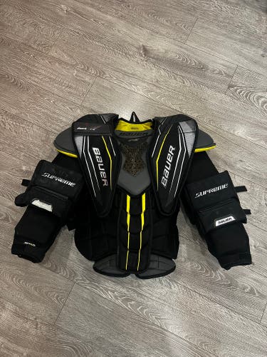 Medium Bauer Supreme 2S Pro Goalie Chest Protector And Warrior Knee Pads