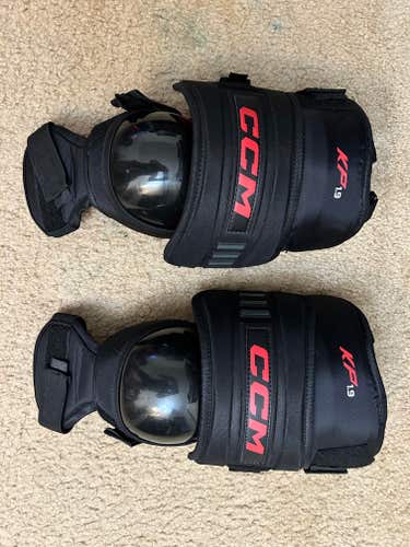 Used CCM 1.9 Intermediate Goalie Knee Protector