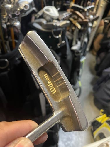 Wilson TPA 5 golf putter in right hand