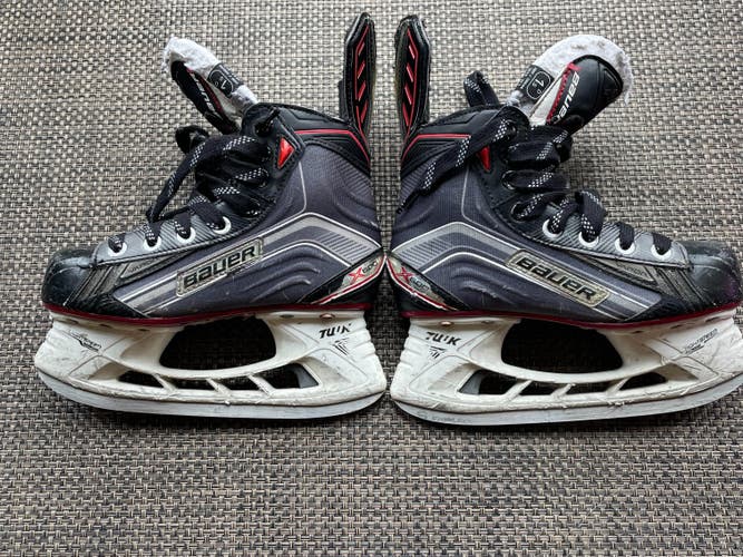 Youth Used Bauer Vapor X600 Hockey Skates Regular Width Size 1.5