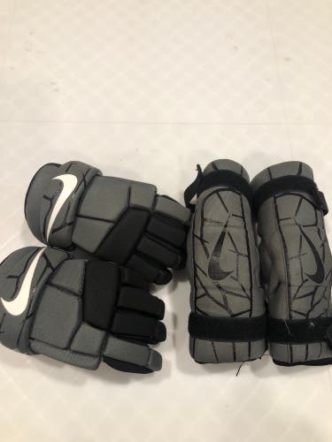 Nike Vapor LT Youth M Elbow pads and Gloves