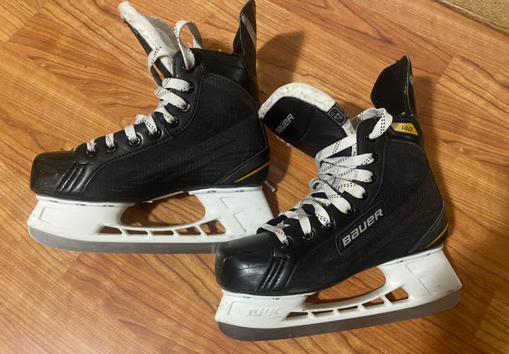 Used Bauer Supreme 140 Hockey Skates Regular Width Size 4