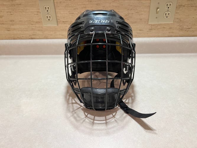 Used Large Bauer Re-Akt 75 Helmet