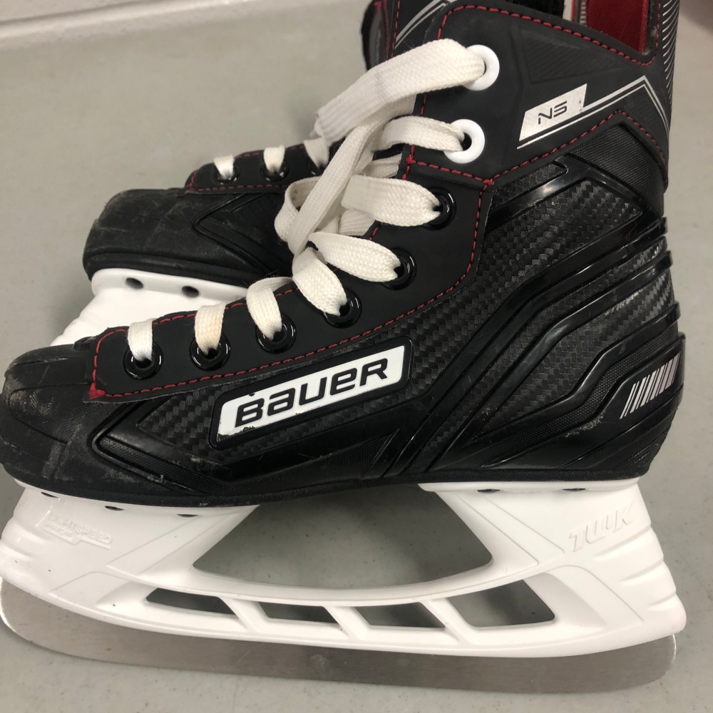 Nearly NEW Bauer NS size 2 skates