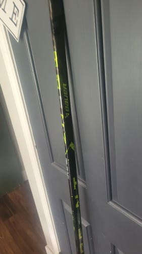 New Intermediate Bauer Right Handed Bauer Agent Ag5nt Hockey Stick P28