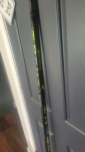 New Intermediate Bauer Right Handed Bauer Agent Ag5nt Hockey Stick P28