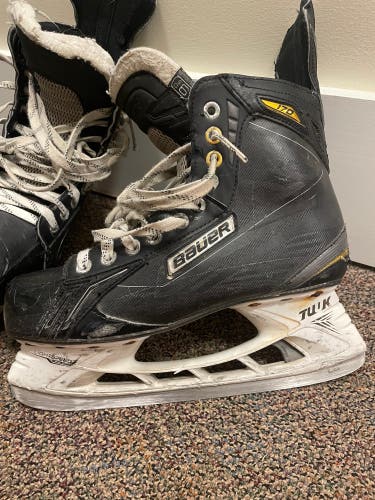 Senior Bauer Regular Width Size 9.5 Supreme 170 Hockey Skates