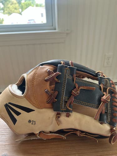 Used Right Hand Throw Easton Infield Pro Collection Baseball Glove 11.5"