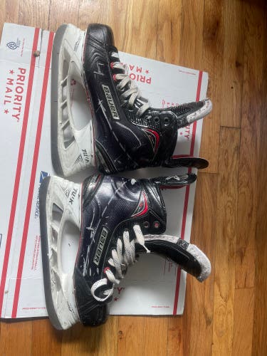 Used Bauer Regular Width   Size 7.5 Vapor X900 Hockey Skates